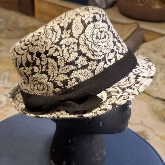 Trends Black Gray & RDescriptionMade from paperoses Print Black Band Fedora Hat - Picture 2 of 7